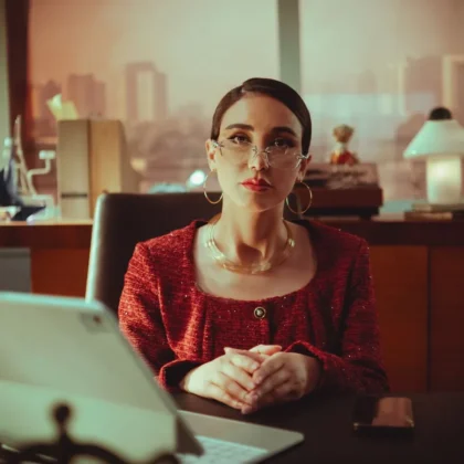 Website owner at a desk deciding whether to include or exclude a site from Google's generative AI features